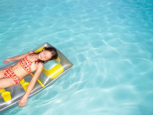 Chica Colchón Aire Piscina — Foto de Stock