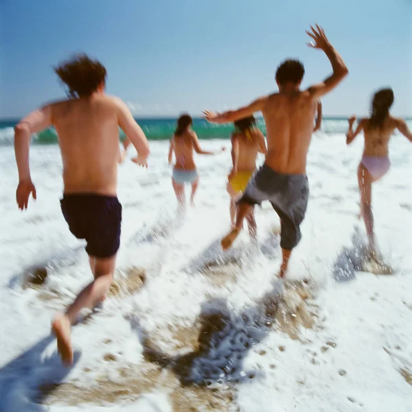 People Having Fun Summer Beach — Stock Photo, Image