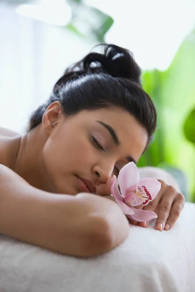 Young Woman Massage Table Orchid Flowers — Stock Photo, Image