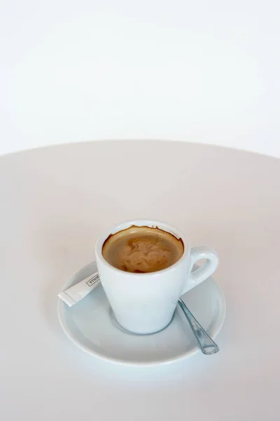 Xícara de café expresso em branco — Fotografia de Stock