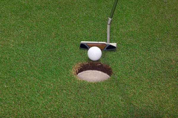 Gros Plan Balle Golf Putter Sur Herbe — Photo