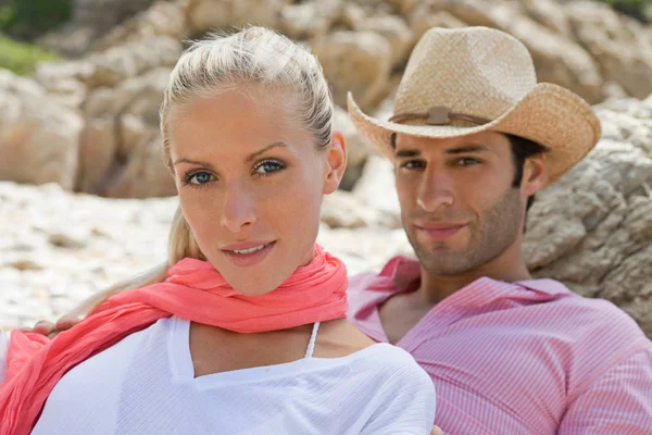 Retrato Jovem Casal Relaxante Praia — Fotografia de Stock