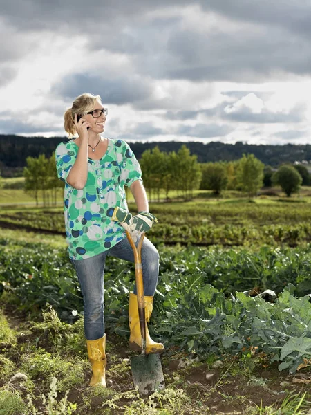 Woman Mobile Phone Field — Stock Photo, Image