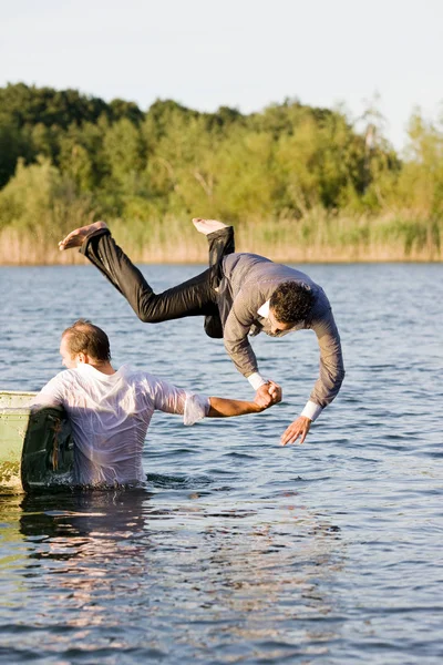 Homem Negócios Jogando Amigo Água — Fotografia de Stock