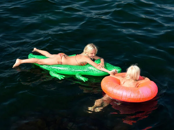 Chicas Jugando Agua — Foto de Stock