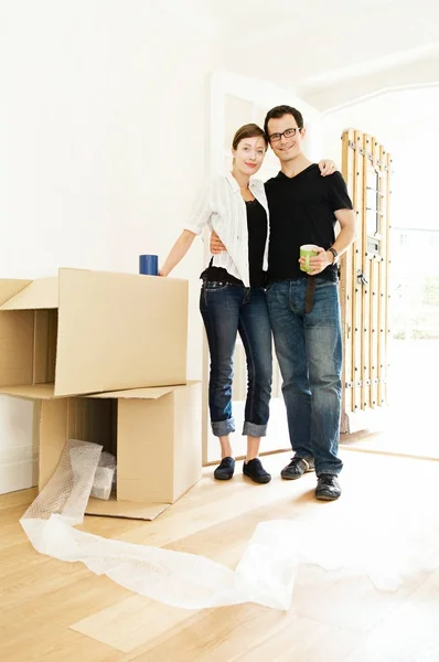 Junges Attraktives Paar Neuem Zuhause — Stockfoto