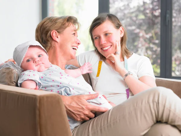 Baby Mothers Arms — Stock Photo, Image