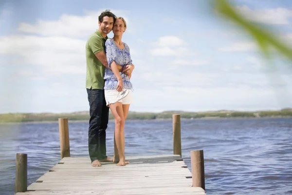 Retrato Casal Amoroso Cais — Fotografia de Stock