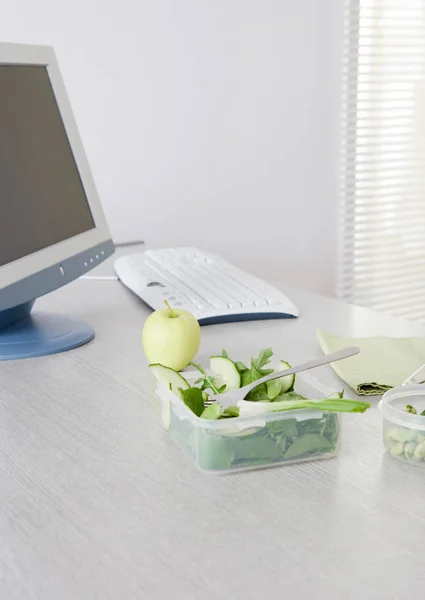 Salad Green Apple Office Desk — Stock Photo, Image