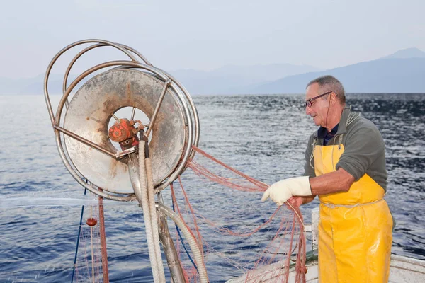 Fisherman Boat Trawling — Stock Photo, Image