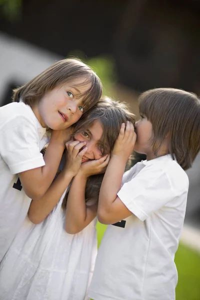 Kinderen Met Een Geheim — Stockfoto