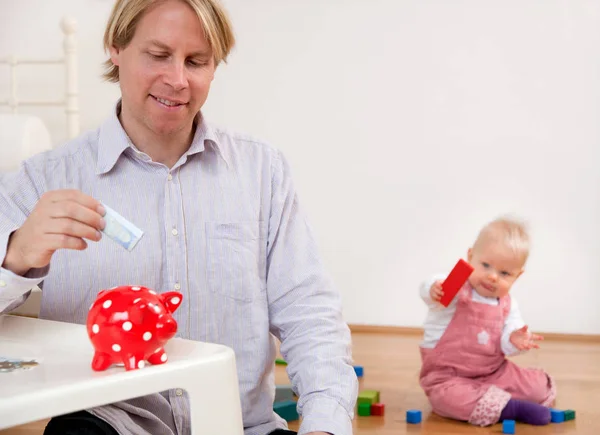 Fader Besparing För Baby — Stockfoto