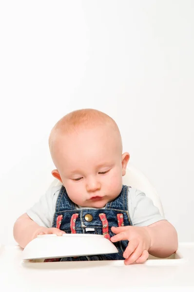 Bastante Caucásico Bebé Jugando Con Plato Comida — Foto de Stock