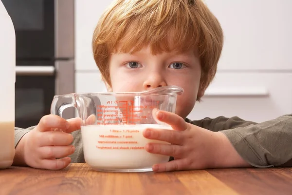 Kinderen Koken Thuis — Stockfoto