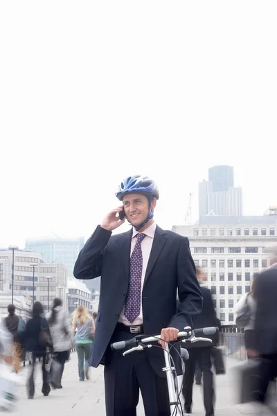 Pengusaha Kaukasia Sukses Dengan Sepeda Dan Ponsel Kota — Stok Foto