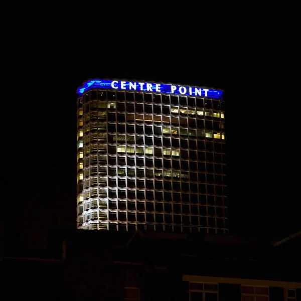 Point Central Avec Fenêtres Lumineuses Nuit — Photo