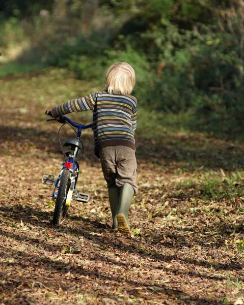 Boy Riding Bike Countryside — Stock Photo, Image