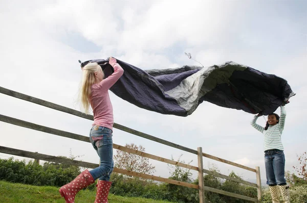 Due Ragazze Montano Tenda — Foto Stock