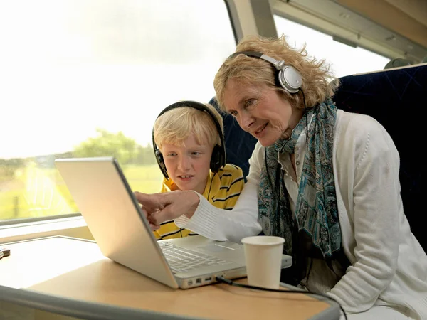 Abuela Nieto Tren — Foto de Stock