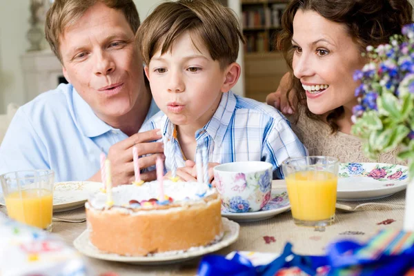 Chico Soplar Sus Velas Cumpleaños —  Fotos de Stock