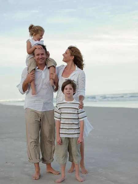 Familie Strand — Stockfoto