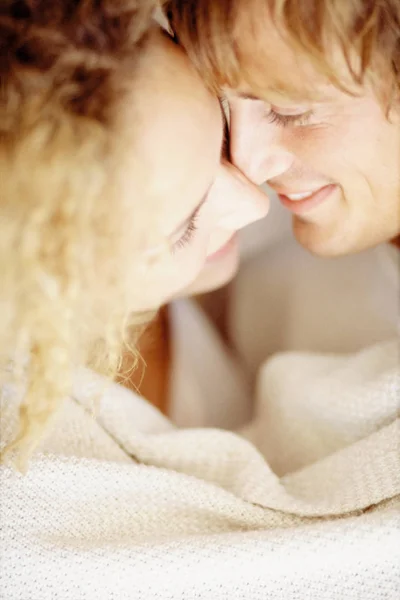 Pareja Enamorada Casa — Foto de Stock