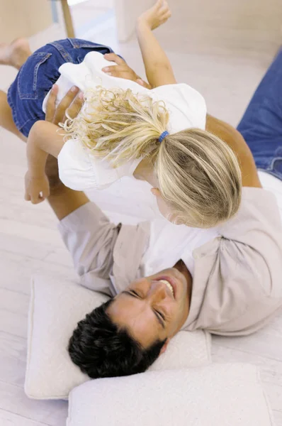 Father Lifting Daughter Home — Stock Photo, Image