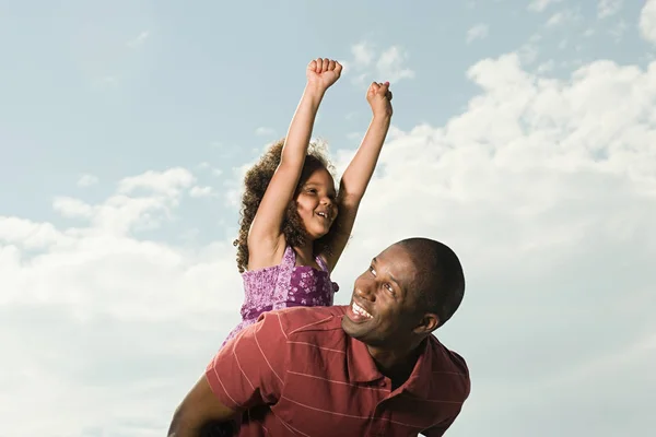 Man Redovisade Dotter Utomhus — Stockfoto