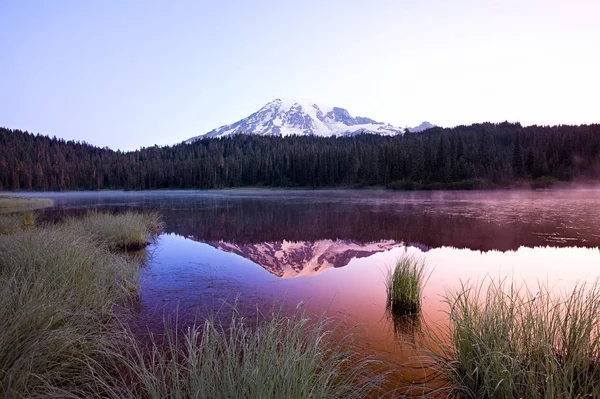 Mont Rainier Réfléchissant Dans Lac Lever Soleil États Unis — Photo