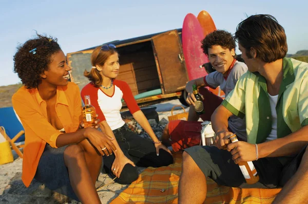 Gente Playa Divirtiéndose — Foto de Stock