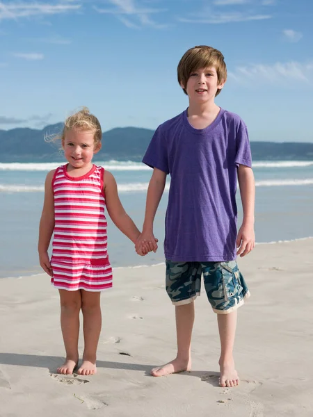 Bruder Und Schwester Strand — Stockfoto