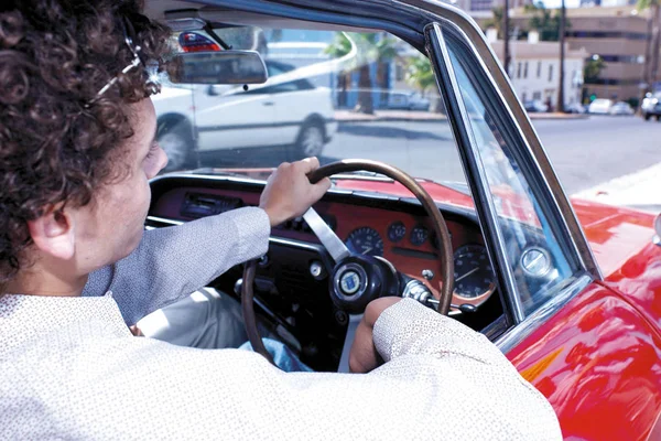 Uomo Alla Guida Una Cabriolet — Foto Stock