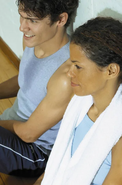 Personas Relajantes Después Del Entrenamiento Gimnasio — Foto de Stock