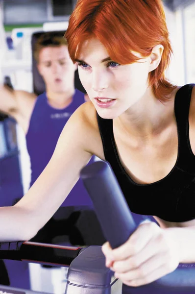 Ajustar Las Personas Que Trabajan Gimnasio — Foto de Stock