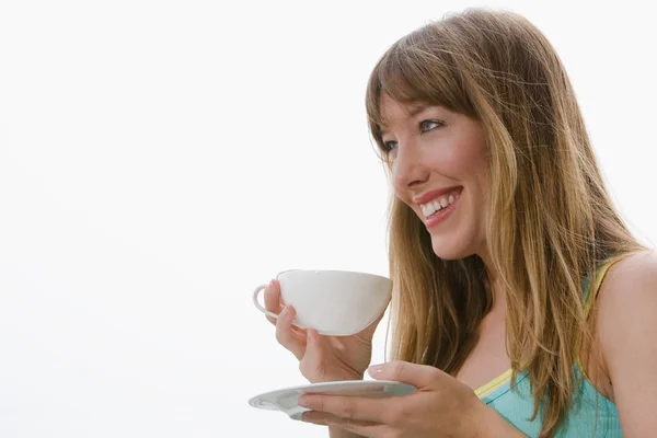 Uma Jovem Mulher Tomando Uma Xícara Chá — Fotografia de Stock