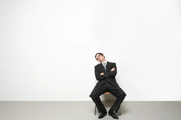 Empresario Durmiendo Silla Aislado Sobre Fondo Blanco — Foto de Stock