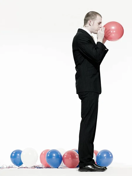 Hombre Inflando Globo Aislado Sobre Fondo Blanco — Foto de Stock