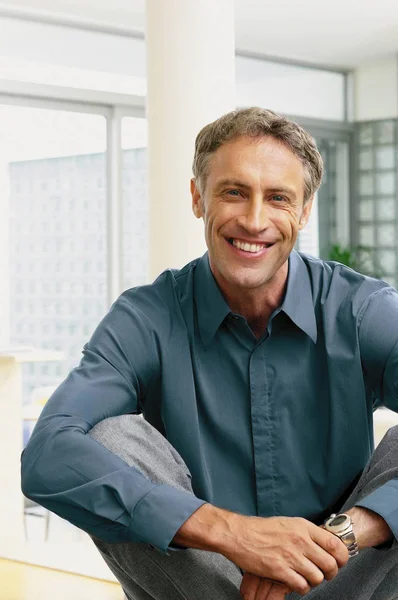 Portrait Man Smiling Looking Camera Office — Stock Photo, Image