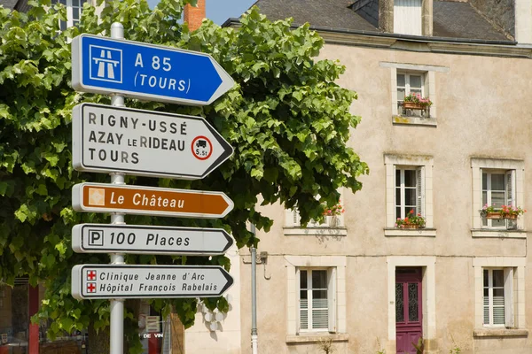 Panneau Avec Arbre Maison Vivante Sur Fond Chinon France — Photo