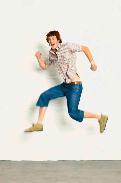Mannen Hoppar Luften Isoleras Vit Bakgrund — Stockfoto