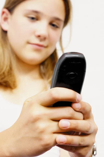 Adolescente Com Telefone Móvel — Fotografia de Stock