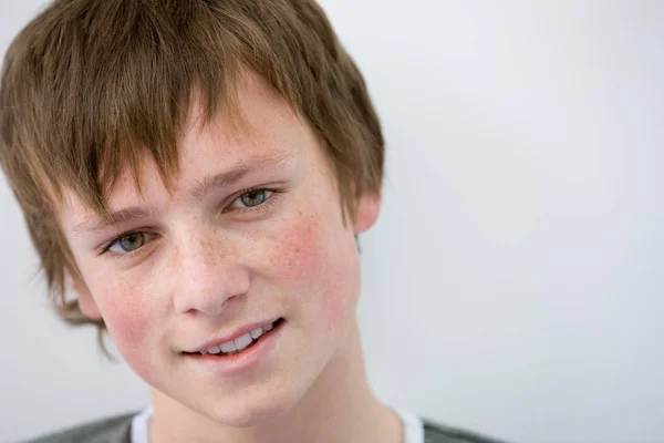 Porträt Eines Pubertierenden Jungen — Stockfoto