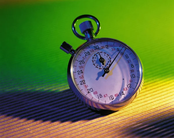 Metalen Stopwatch Groene Achtergrond — Stockfoto