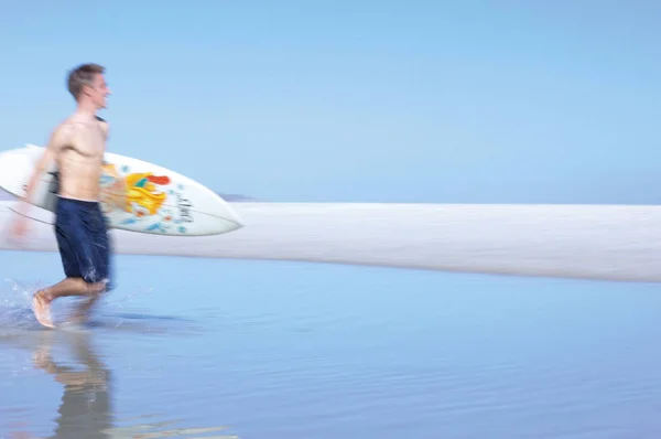 Surfista Corriendo Playa — Foto de Stock