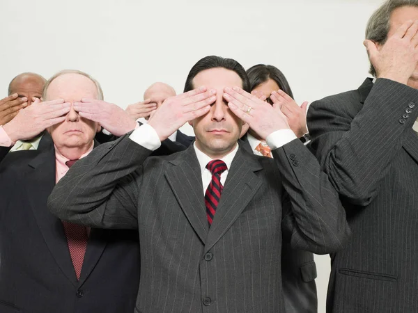 Podnikatelé Zakrývají Oči Obchodní Koncepce Pozadí — Stock fotografie