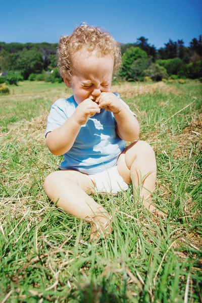 Bebê Chorando Parque — Fotografia de Stock