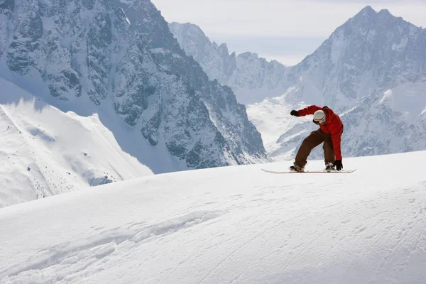 Snowboardåkare Snöiga Berg — Stockfoto