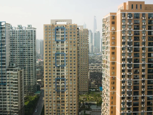 Шанхайские Многоэтажные Дома Фоне Небоскребов Китай — стоковое фото