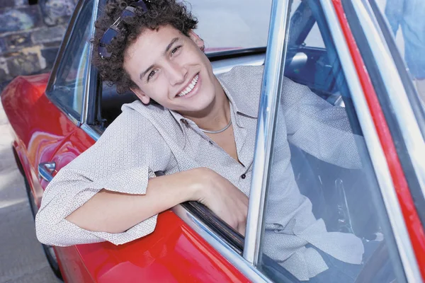 Hombre Automóvil Sonriendo —  Fotos de Stock