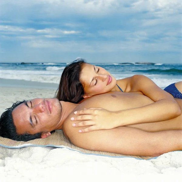 Romantic Man Woman Lying Beach — Stock Photo, Image